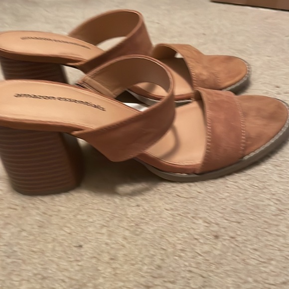 NIB Amazon Essentials Two Strap Heeled Slide Sandal, Cognac - Picture 5 of 5